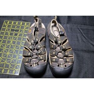 Keen Newport  Size 9 Women  Brown Water Outdoor Hiking Sandals